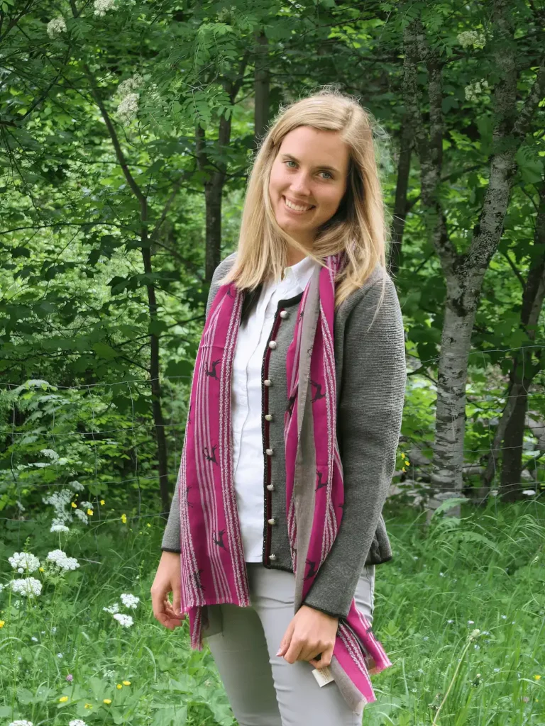 Strickjacke LILIE in Grau/Beere – Ansicht 4